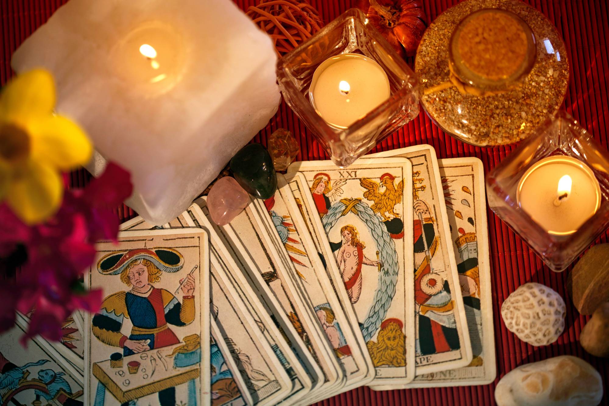 Des prédictions par des jeux de tarots et d'oracles vous sont proposées sur Villefranche Sur Saône