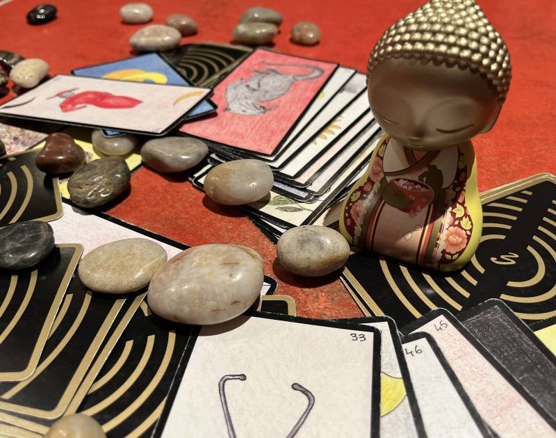 Voyante sérieuse sur Lyon, je réponds à vos doutes en interprétant vos tirages.