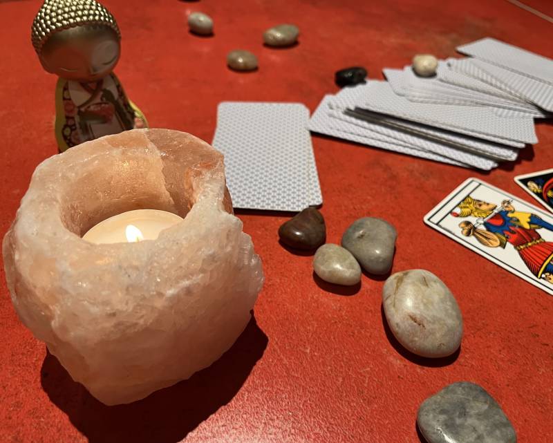 Sur Lyon, pratique ésotérique réputée pour une guidance spirituelle