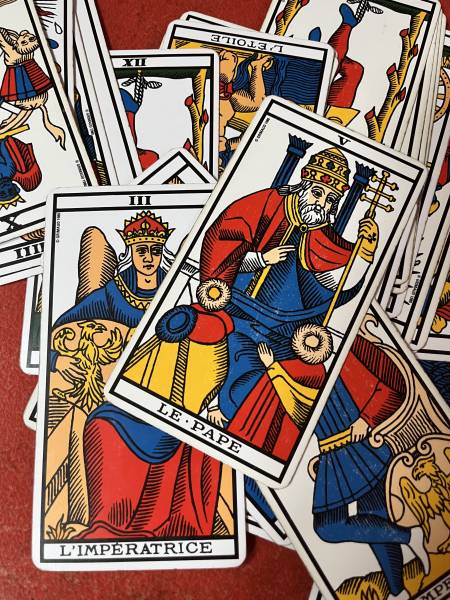 Sur Villefranche sur Saône, signification de la carte numéro 5 : Le pape